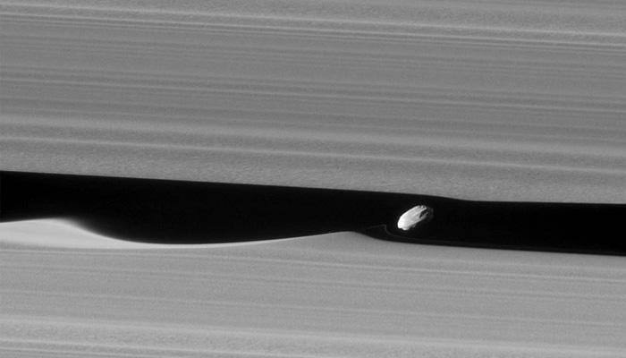 NASA's Cassini spacecraft captures the closest view of wavemaker moon 'Daphnis'
