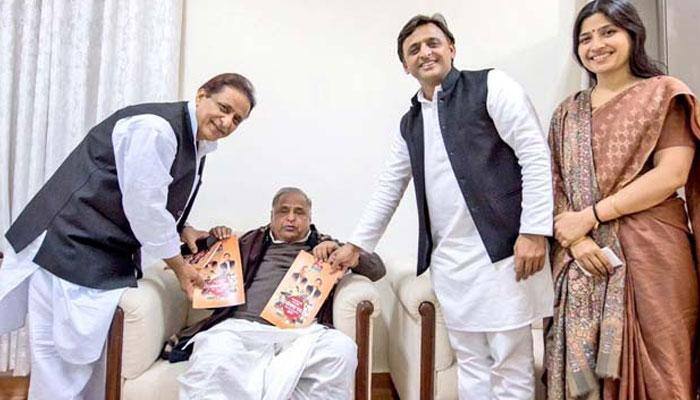 Akhilesh says &#039;all is well&#039; after Mulayam skips Samajwadi Party manifesto release, posts photo with father on Facebook