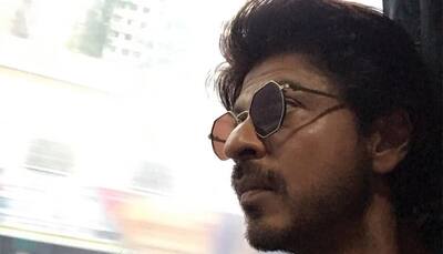 'Raees' Shah Rukh Khan is travelling from Mumbai to Delhi by train – See pics