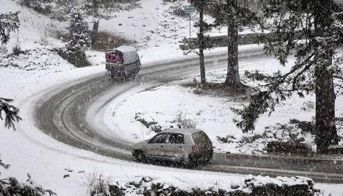 Fresh snowfall lashes Kashmir valley; land, air links suspended 