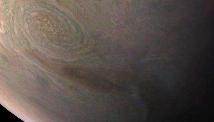 Jupiter&#039;s Little Red Spot – NASA&#039;s Juno captures this shot of gas giant’s swirling atmosphere (Pic inside)