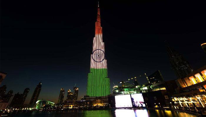 Burj Khalifa - world&#039;s tallest building – dons tri-colour to mark India&#039;s 68th Republic Day: WATCH
