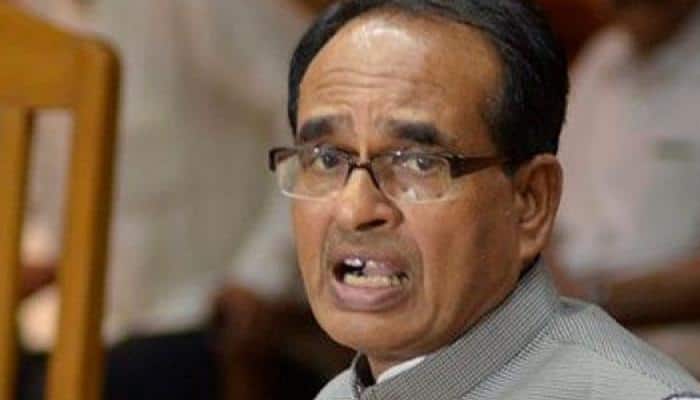 On R-Day, MP CM announces total ban on polythene bags; lauds SIMI encounter