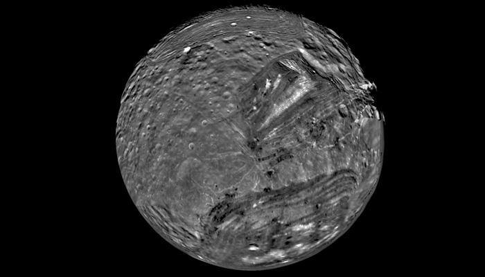 Voyager 2 flyby of Uranus&#039; moon - Spectacular mosaic of Miranda by NASA (See pic)