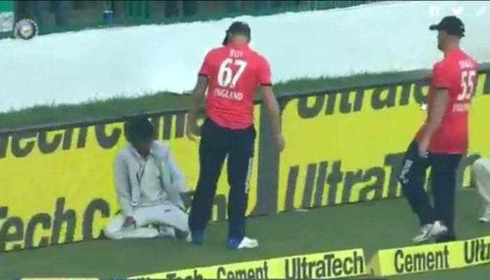 WATCH: After Ben Stokes, now Jason Roy involved in an embarrassing encounter with ball boy