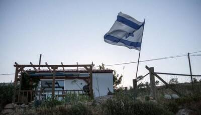 Israeli police push to evict illegal settlers from synagogue
