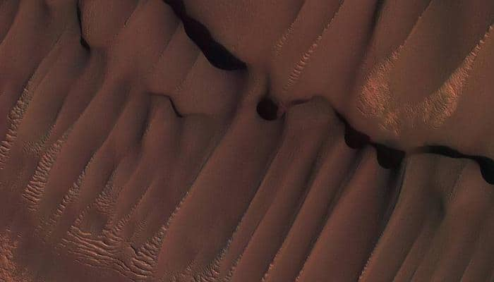 Summer on Red Planet - New image from HiRISE reveals dune field formed near base of the North Polar cap (See pic)