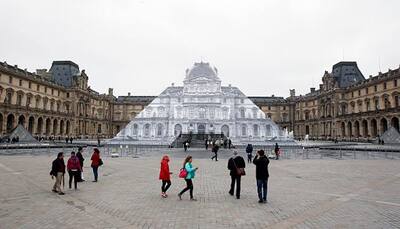 Louvre Museum 'terror attack`: Knifeman shouted 'Allahu Akbar' before attacking French soldier