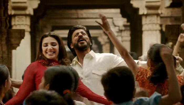 ‘Raees’ Shah Rukh Khan spreads Sonu Nigam – Shreya Ghoshal’s ‘Halka Halka’ magic – WATCH