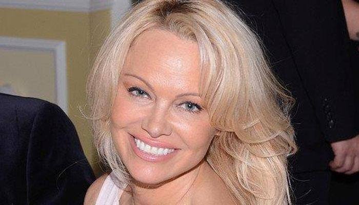 Pamela Anderson dating Wikileaks founder Julian Assange?