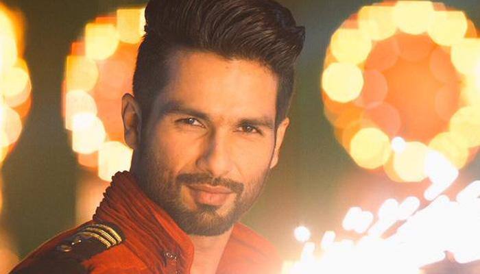 Shahid Kapoor promotes 'Rangoon' despite flu