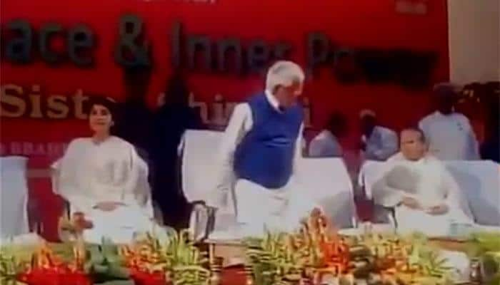 Lalu Yadav can&#039;t keep away from CM&#039;s chair? RJD chief sits on Nitish Kumar&#039;s seat, vacates