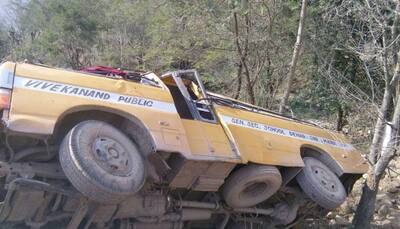 School bus skids off road in Himachal Pradesh, 25 students inured