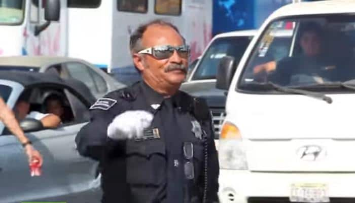 Mexico traffic cop does his duty in style - moonwalks like Michael Jackson: Viral  Video