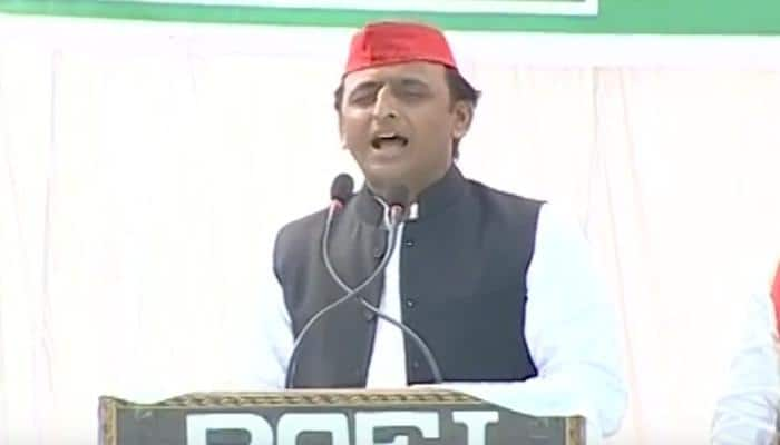 Akhilesh Yadav mocks PM Narendra Modi, tells Amitabh Bachchan to stop promoting `donkeys of Gujarat&#039;