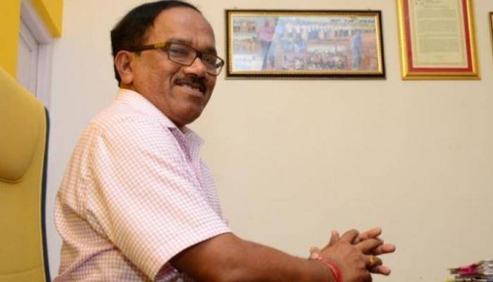 Goa CM Laxmikant Parsekar​&#039;s pool pic goes viral - Check it out here