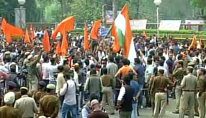 ABVP holds protest march in DU, chants &#039;Bharat Mata Ki Jai&#039;, says ‘shoot anti-nationals’