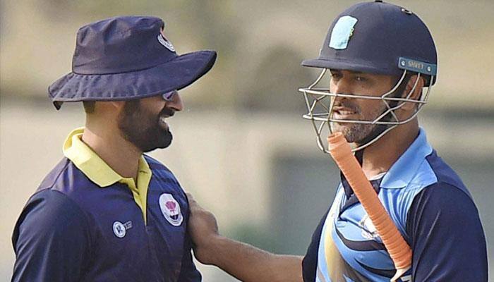 MS Dhoni fulfills Parvez Rasool&#039;s wish, shares &#039;priceless&#039; tips with J&amp;K players in dressing room