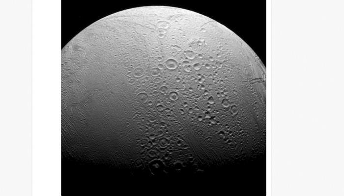 The dichotomy between northern and southern regions of Saturn&#039;s moon Enceladus – See pic