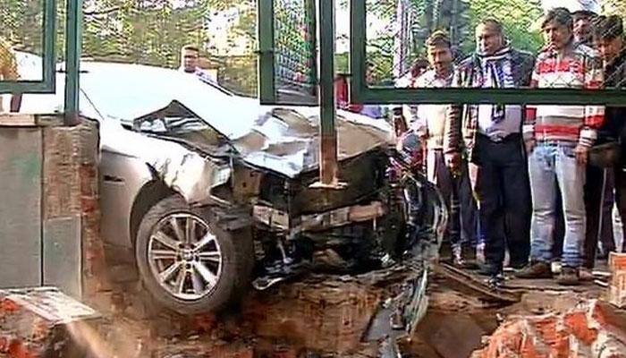 Drunk man rams BMW into another car, followed by auto and finally hits wall in Delhi&#039;s RK Puram; 4 injured