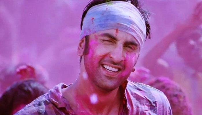 Ranbir Kapoor looks irresistibly cute in this Holi #throwback PIC