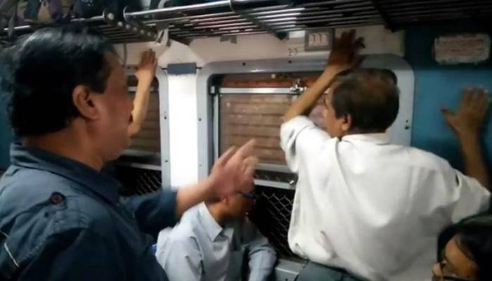 This impromptu jam session on Mumbai local train can&#039;t be missed – Watch and enjoy