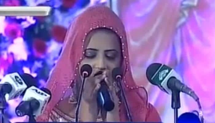 This girl sang Gayatri Mantra before Pakistan PM Nawaz Sharif in Karachi