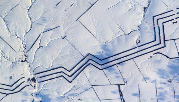 Minimalist snow art in Russia looks spectacular from space station! 