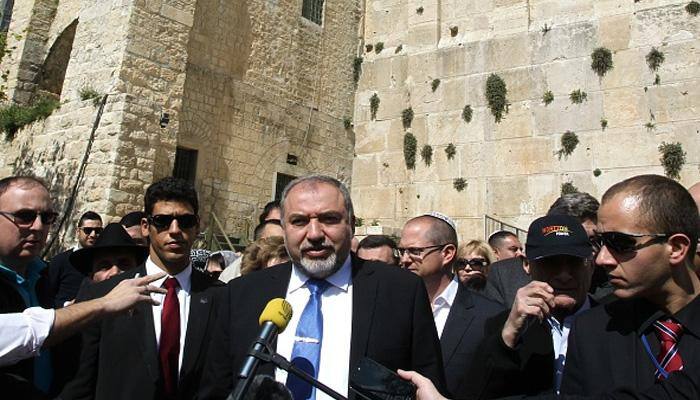 Israel threatens to 'destroy' Syrian air defence systems