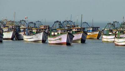 Sri Lankan Navy apprehends 10 Indian fishermen