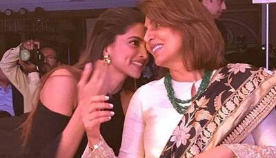 Deepika Padukone chit-chatting with Neetu Kapoor at Style Awards is a sight to behold! 