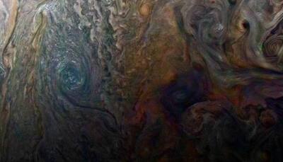 Juno successfully buzzes Jupiter's cloud tops in its fifth flyby