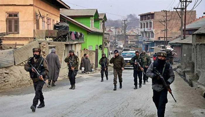 J&amp;K: Army convoy attacked on Parimpora-Panthachowk bypass, three jawans injured in firing