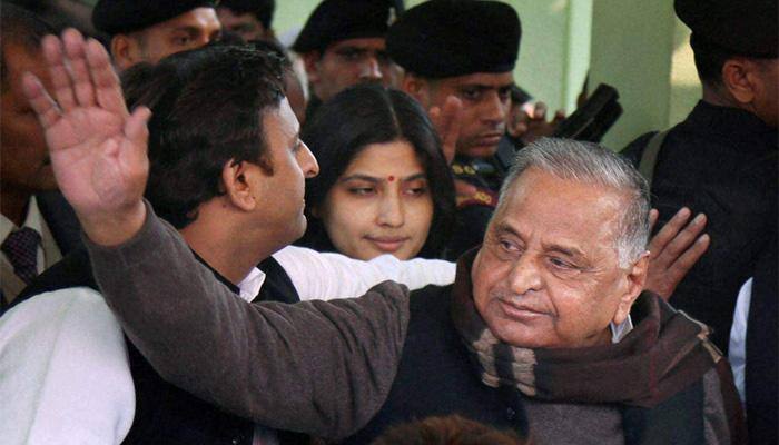 Mulayam ridicules son Akhilesh, says &#039;one who can ditch his father, can never be loyal to anyone&#039;