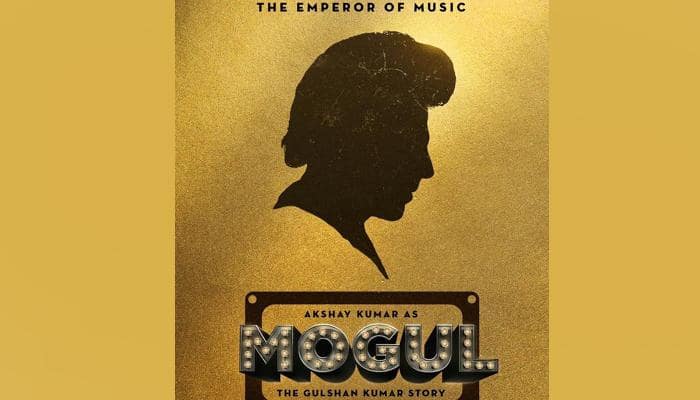 Mogul: Akshay Kumar signs Gulshan Kumar biopic in front of Lord Shiva! - See pic