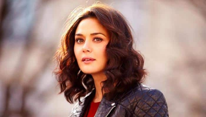 Preity Zinta goes gaga over Karan Johar&#039;s twins Roohi and Yash