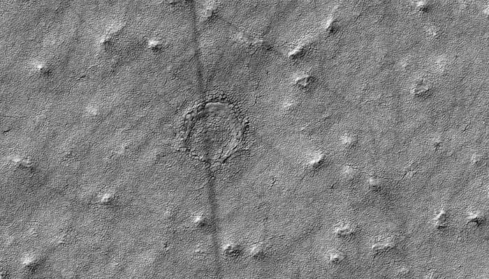 NASA&#039;s MRO discovers structure on martian surface which could be an impact crater!