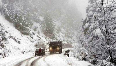 Snowfall in Kashmir: Jammu-Srinagar highway, schools closed
