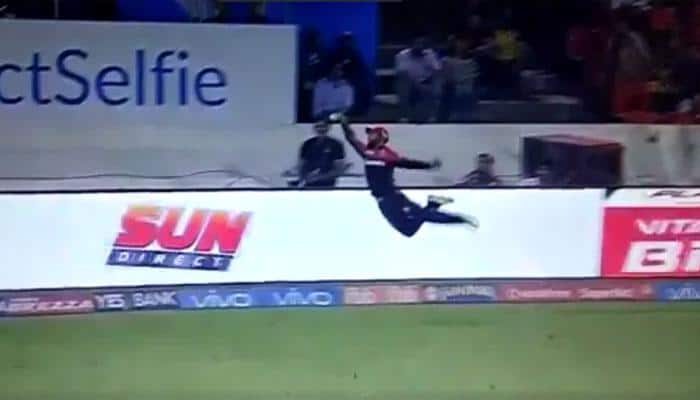 WATCH: Mandeep Singh&#039;s breathtaking fielding effort during IPL 2017 opener between RCB, SRH