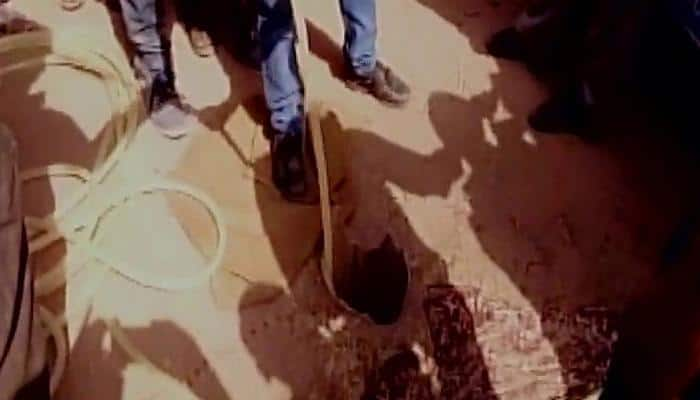 Four-yr-old falls into 500 ft deep borewell in Gujarat&#039;s Surendranagar, dies