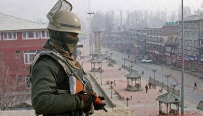 Stage set for Sunday's Srinagar Lok Sabha by-poll, militants try to scare voters