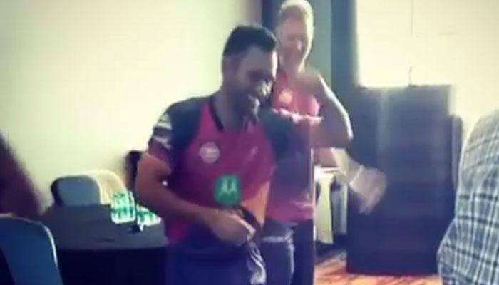 WATCH: Rising Pune Supergiant&#039;s Mahendra Singh Dhoni showcases dancing skills as Ben Stokes watches on