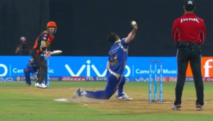 IPL 2017: Hardik Pandya miraculously survives TERRIFYING fall in Mumbai — VIDEO