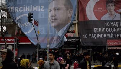 Turkey in final referendum push as jihadists detained