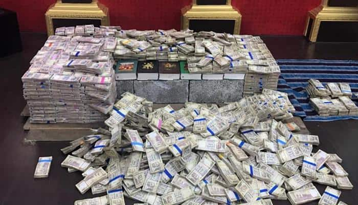 Banned notes worth Rs 14.80 crore found at ex-corporator&#039;s home in Bengaluru - Watch