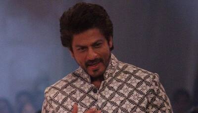 Shah Rukh Khan teaches 'Lungi dance' to Brett Ratner – WATCH