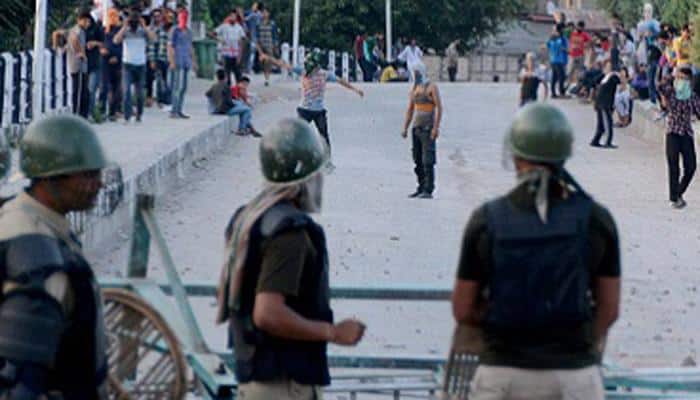 20 injured in clash between protesters, security forces