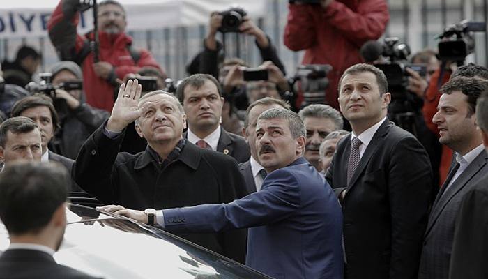 'Yes' camp claims win in vote on new Erdogan powers