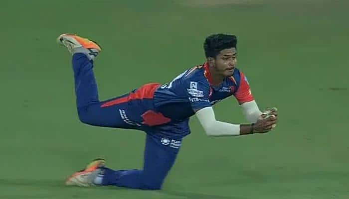 IPL 2017: Shreyas Iyer takes sensational catch to stun Kane Williamson — WATCH