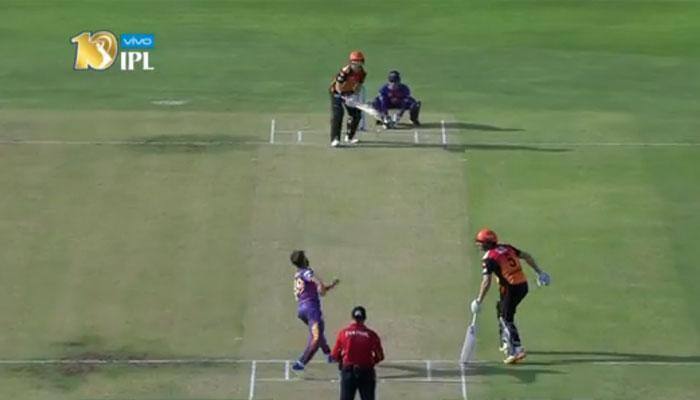 WATCH: David Warner slams incredible switch-hit six against Rising Pune Supergiant